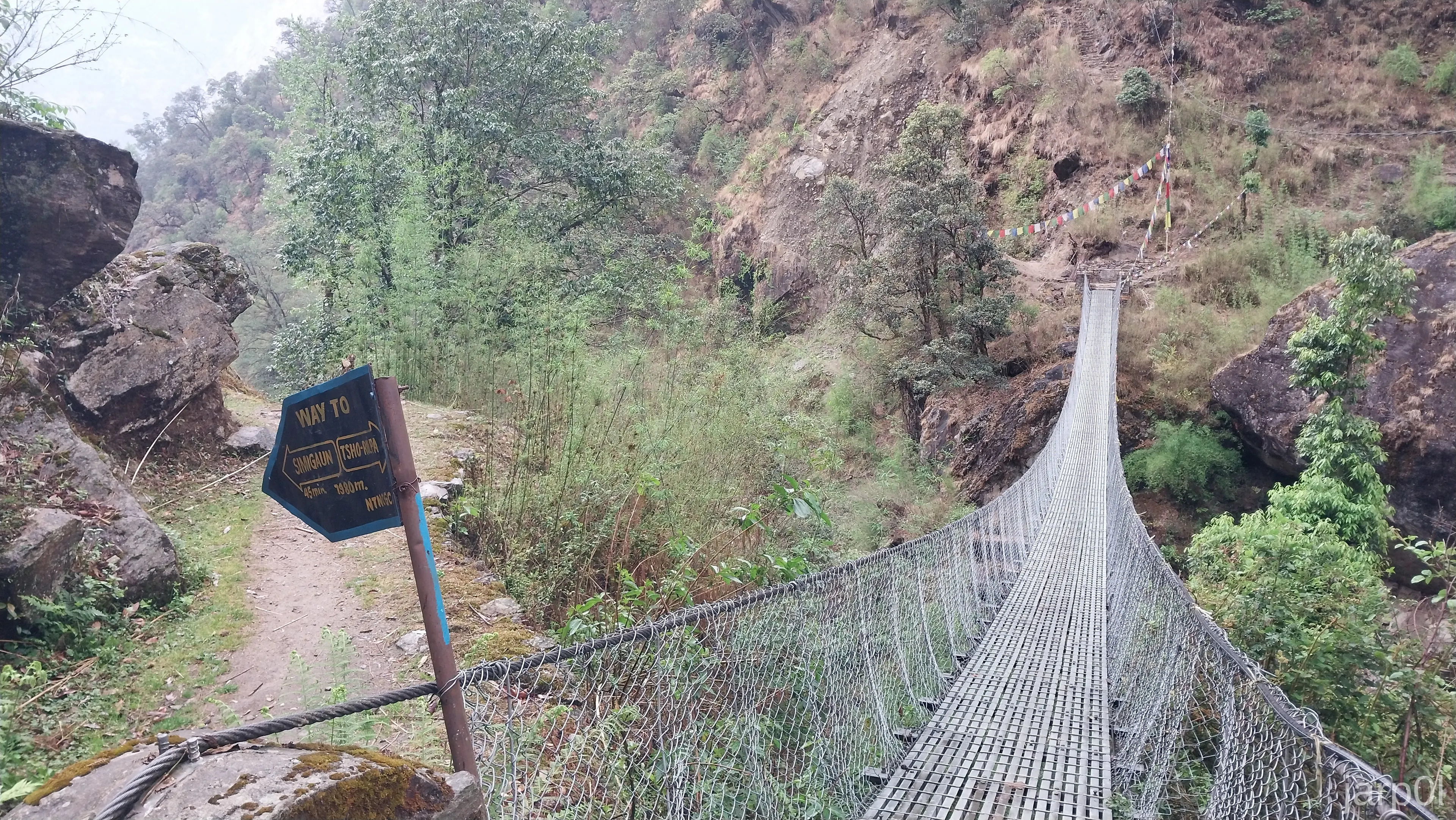 Left: Way to Chetchet via Simigaun; Right: Alternative route to Chetchet